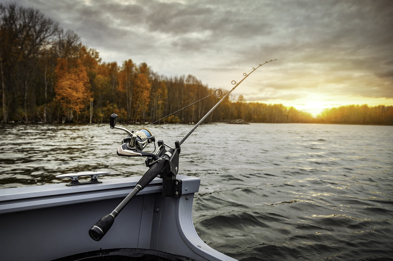 a rod off the back of a fishing boat